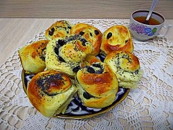 Булочки с изюмом и маком на сдобном тесте - шаг 9 Булочки с изюмом и маком на сдобном тесте - шаг 9