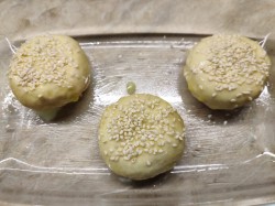 Булочки с кунжутом в духовке - шаг 9 Булочки с кунжутом в духовке - шаг 9
