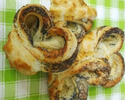 Булочки Сердечки с маком и сахаром - шаг 7 Булочки Сердечки с маком и сахаром - шаг 7
