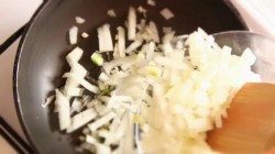 Корзиночки из тостового хлеба с колбасой и сыром - шаг 3 Корзиночки из тостового хлеба с колбасой и сыром - шаг 3