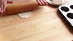 Корзиночки из тостового хлеба с колбасой и сыром - шаг 6 Корзиночки из тостового хлеба с колбасой и сыром - шаг 6