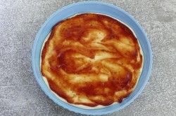 Быстрая пицца в духовке без дрожжей на воде - шаг 10