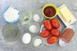 Быстрая пицца в духовке без дрожжей на воде - шаг 1