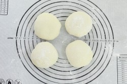 Быстрая пицца в духовке без дрожжей на воде - шаг 8