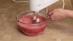 Пирожные из орехового бисквита с вишневым кремом - шаг 10