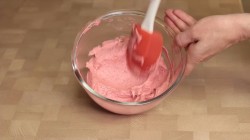 Пирожные из орехового бисквита с вишневым кремом - шаг 11