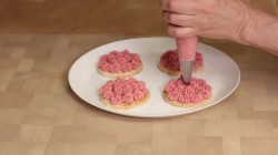 Пирожные из орехового бисквита с вишневым кремом - шаг 12