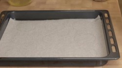 Пирожные из орехового бисквита с вишневым кремом - шаг 1