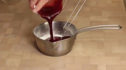 Пирожные из орехового бисквита с вишневым кремом - шаг 8