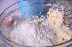 Быстрое сахарное печенье в духовке - шаг 4 Быстрое сахарное печенье в духовке - шаг 4