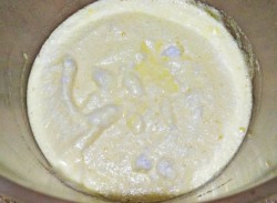 Быстрый пирог с вареньем в мультиварке - шаг 4 Быстрый пирог с вареньем в мультиварке - шаг 4