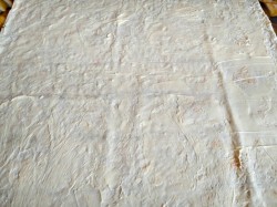 Быстрый штрудель из тонкого лаваша с яблоками и изюмом - шаг 4 Быстрый штрудель из тонкого лаваша с яблоками и изюмом - шаг 4