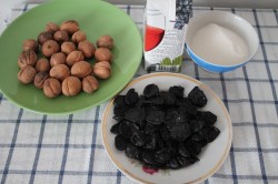 Чернослив с орехами в вине - шаг 1 Чернослив с орехами в вине - шаг 1