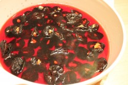 Чернослив с орехами в вине - шаг 3 Чернослив с орехами в вине - шаг 3