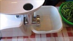 Паста из чесночных стрелок на зиму - шаг 2 Паста из чесночных стрелок на зиму - шаг 2