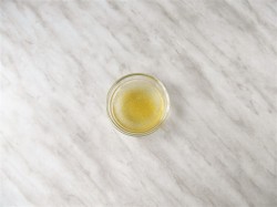 Десерт молочный на желатине с красной смородиной - шаг 2 Десерт молочный на желатине с красной смородиной - шаг 2