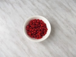 Десерт молочный на желатине с красной смородиной - шаг 6 Десерт молочный на желатине с красной смородиной - шаг 6