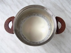 Десерт молочный на желатине с красной смородиной - шаг 3 Десерт молочный на желатине с красной смородиной - шаг 3