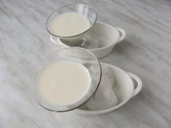 Десерт молочный на желатине с красной смородиной - шаг 10 Десерт молочный на желатине с красной смородиной - шаг 10