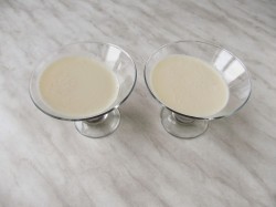 Десерт молочный на желатине с красной смородиной - шаг 11 Десерт молочный на желатине с красной смородиной - шаг 11