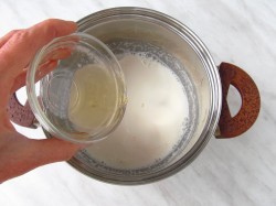 Десерт молочный на желатине с красной смородиной - шаг 5 Десерт молочный на желатине с красной смородиной - шаг 5