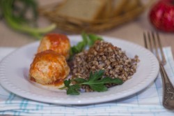 Диетические тефтели из куриного фарша в духовке с подливкой - шаг 13 Диетические тефтели из куриного фарша в духовке с подливкой - шаг 13