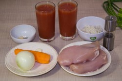 Диетические тефтели из куриного фарша в духовке с подливкой - шаг 1 Диетические тефтели из куриного фарша в духовке с подливкой - шаг 1