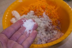 Диетические тефтели из куриного фарша в духовке с подливкой - шаг 5 Диетические тефтели из куриного фарша в духовке с подливкой - шаг 5