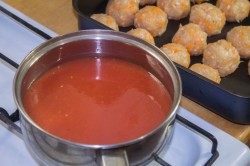 Диетические тефтели из куриного фарша в духовке с подливкой - шаг 9 Диетические тефтели из куриного фарша в духовке с подливкой - шаг 9