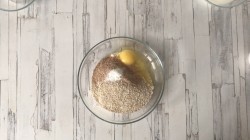 Диетические творожные хлебцы с отрубями - шаг 2 Диетические творожные хлебцы с отрубями - шаг 2