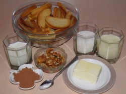 Домашнее пирожное Картошка из сухарей со сгущенкой - шаг 1 Домашнее пирожное Картошка из сухарей со сгущенкой - шаг 1