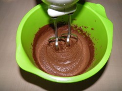 Домашнее пирожное Картошка из сухарей со сгущенкой - шаг 5 Домашнее пирожное Картошка из сухарей со сгущенкой - шаг 5