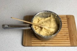 Домашние эклеры со сгущенкой - шаг 5 Домашние эклеры со сгущенкой - шаг 5