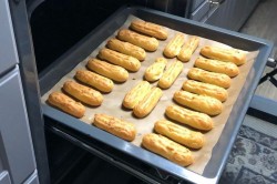 Домашние эклеры со сгущенкой - шаг 7 Домашние эклеры со сгущенкой - шаг 7