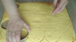 Пирожные с клубникой и бананом - шаг 11