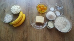 Пирожные с клубникой и бананом - шаг 1