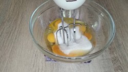 Пирожные с клубникой и бананом - шаг 3