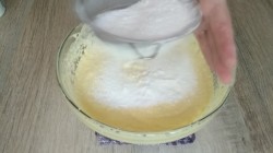 Пирожные с клубникой и бананом - шаг 5