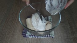 Пирожные с клубникой и бананом - шаг 8