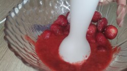 Пирожные с клубникой и бананом - шаг 9