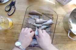 Шпроты из речной рыбы домашние - шаг 3