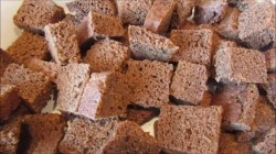 Домашний квас из черного хлеба на сухих дрожжах - шаг 2 Домашний квас из черного хлеба на сухих дрожжах - шаг 2