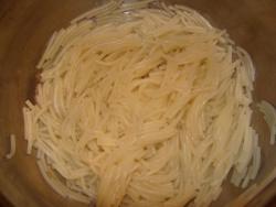 Густой крем для торта из вермишели со сметаной - шаг 1