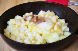 Дрожжевая коса пирог с яблоками - шаг 8