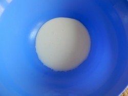 Дрожжевое тесто для беляшей на сковороде - шаг 1