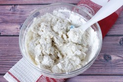 Тесто как пух на кефире для пирожков - шаг 4 Тесто как пух на кефире для пирожков - шаг 4