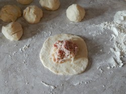 Дрожжевые беляши на воде - шаг 11