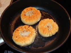 Дрожжевые беляши на воде - шаг 14