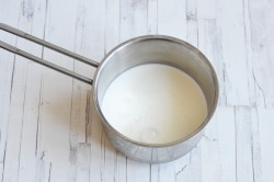 Дрожжевые булочки с заварным кремом - шаг 2