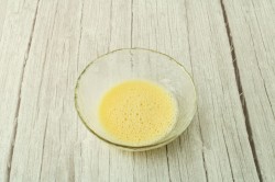 Дрожжевые пирожки с зеленым луком и яйцом в духовке - шаг 23